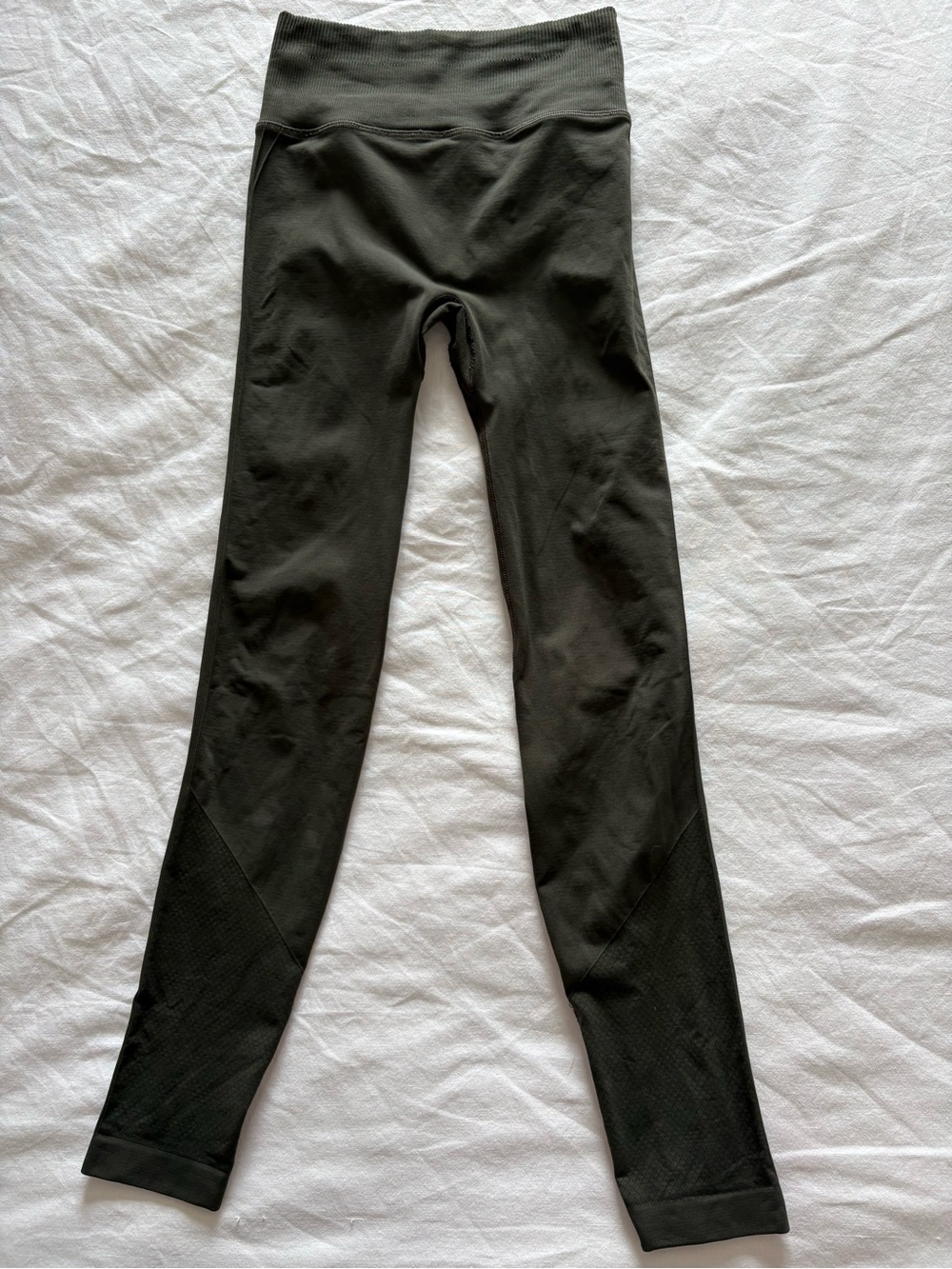Lululemon Reveal Tight 26" Dark Olive Green (Size 2)